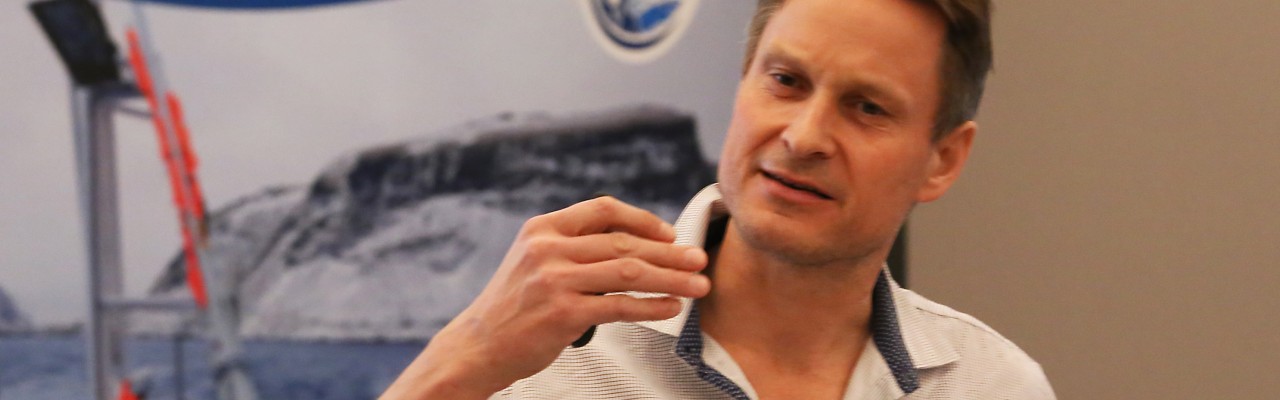 Claus Meyer, en af mange kokke, der har taget vejen fra hård ungdom til stjerne i køkkenet. Foto: Geir Bakkevoll, Norwegian Seafood Council, CC BY-NC 2.0. Claus Meyer, en af mange kokke, der har taget vejen fra hård ungdom til stjerne i køkkenet. Foto: Geir Bakkevoll, Norwegian Seafood Council, CC BY-NC 2.0.