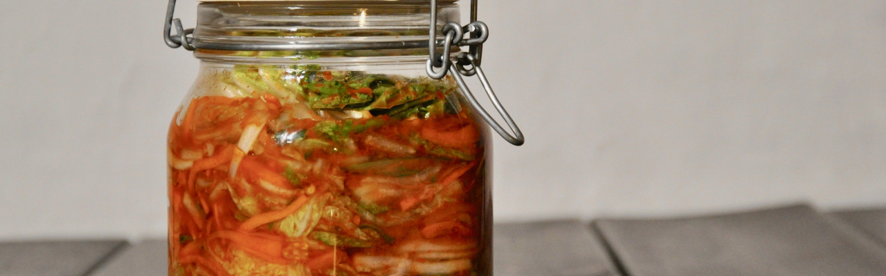 Kimchi skal fermentere i et patentglas i 1-5 dage. Foto: Maria Fast Lindegaard. Kimchi skal fermentere i et patentglas i 1-5 dage. Foto: Maria Fast Lindegaard.