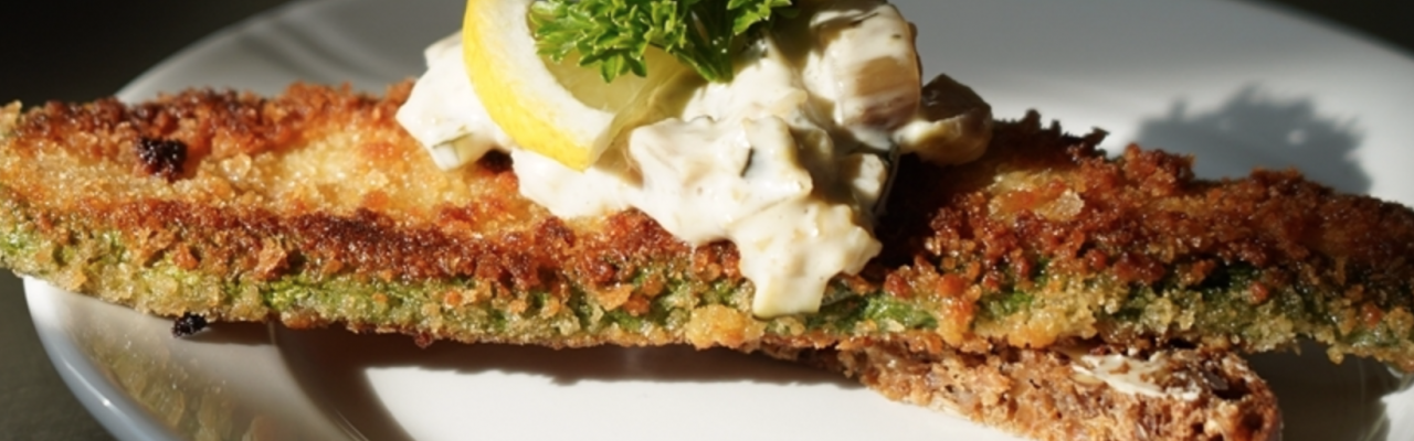 Blødt og sprødt. Paneret squash og remoulade på rugbrød. Foto: Kasper Duus Blødt og sprødt. Paneret squash og remoulade på rugbrød. Foto: Kasper Duus