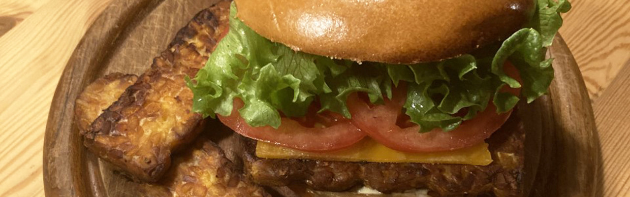 Tempeh-burger. Foto: Johanne Hvelplund Tempeh-burger. Foto: Johanne Hvelplund