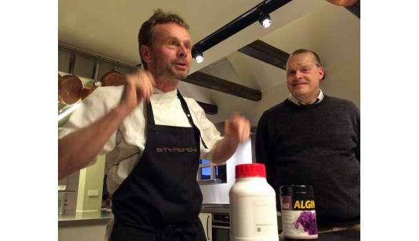Klavs Styrbæk forklarer æblekaviar Klavs Styrbæk forklarer æblekaviar